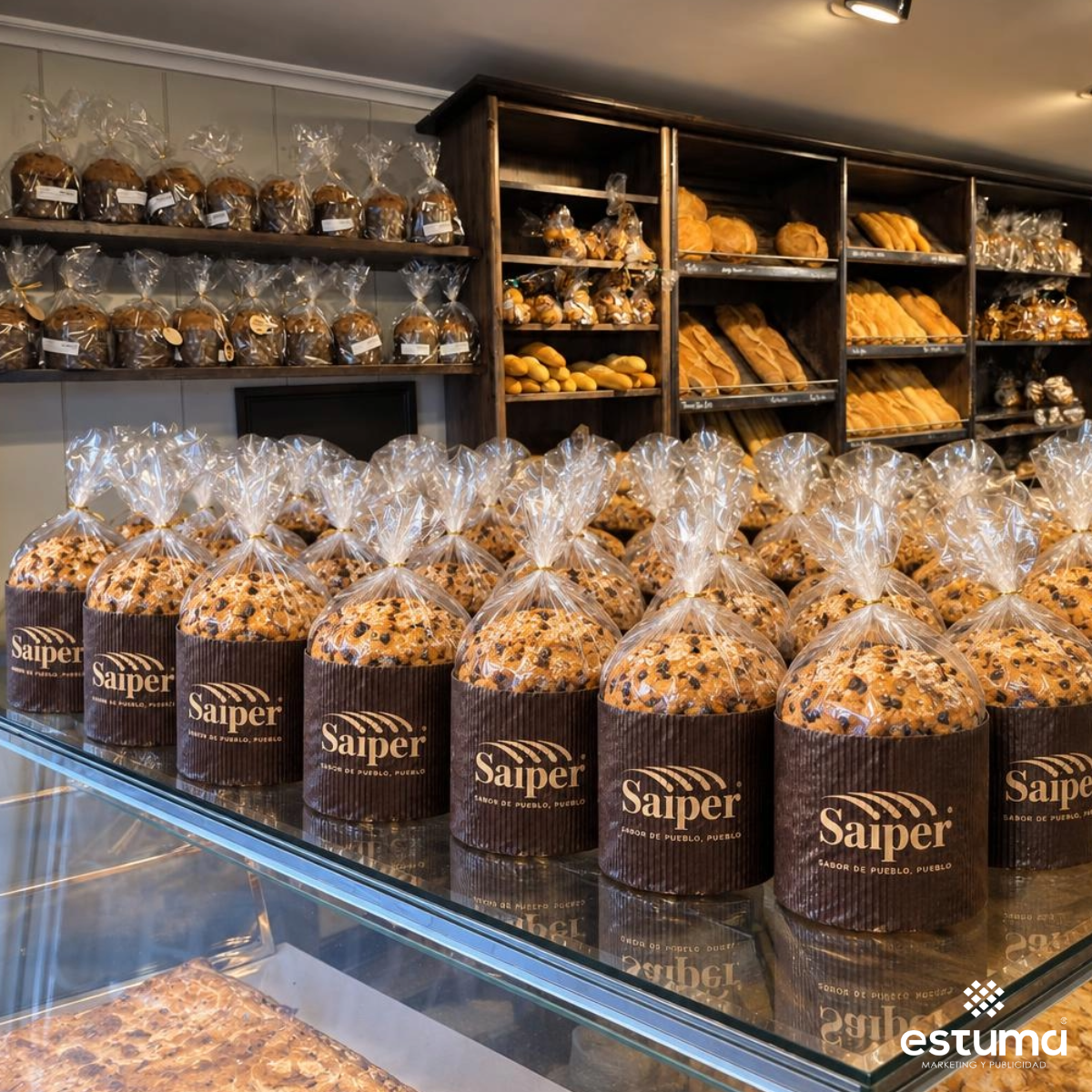 Diseño de packaging de panettone en mostrador Saiper